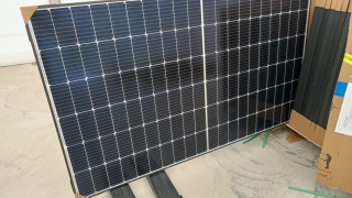 FV panel LONGi 375 Wp - Monokryštalický solárny panel čiernej farby