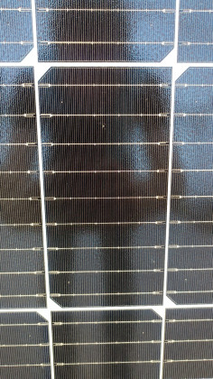FV panel LONGi 375 Wp - Monokryštalický solárny panel čiernej farby