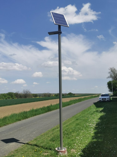 SUNLUX ECO+ - Spoľahlivé solárne osvetlenie pre náročné podmienky Štandardné svetlo pre najvyššie nároky! SUNLUX ECO+ je robustné a ekologické riešenie pre vonkajšie osvetlenie, ideálne pre parky, pešie zóny a menšie verejné priestory. Tento model j