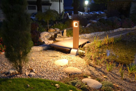 solární lampa Woodlight