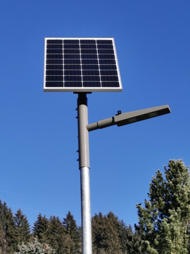 Solárna lampa SUNLUX UP-100 pre existujúce stožiare